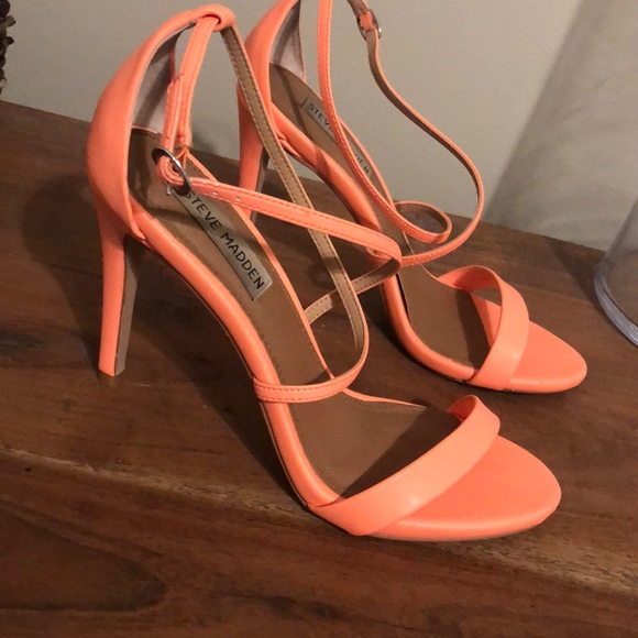 Steve Madden neon orange heels - Picture 2 of 3